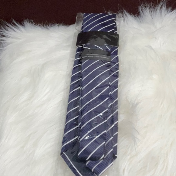 NWOT SCOTT ALLAN COLLECTION MENS TIE. BLUE AND WHITE STRIPED TIE. - Picture 2 of 2